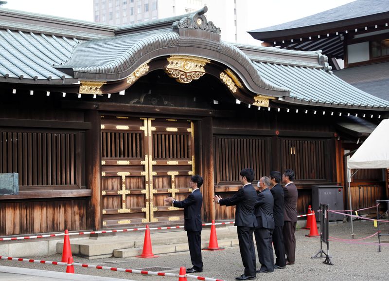 Visit to Yasukuni Shrine in Tokyo on the 75th anniversary