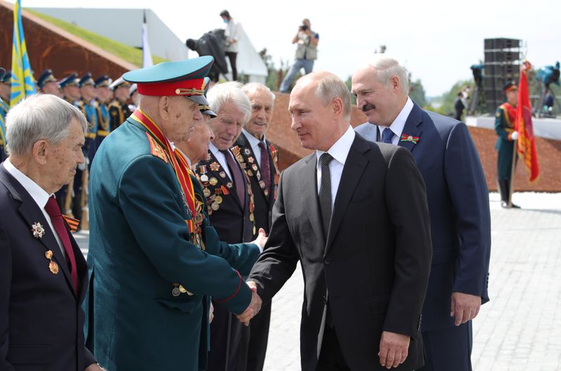 Russian President Putin and his Belarusian counterpart Lukashenko attend a
