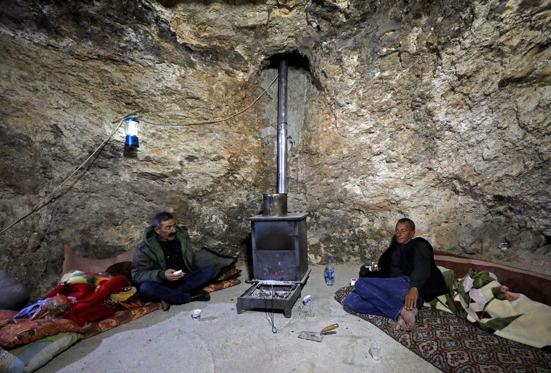 Palestinian cave-dwellers worry over Israeli settler incursions