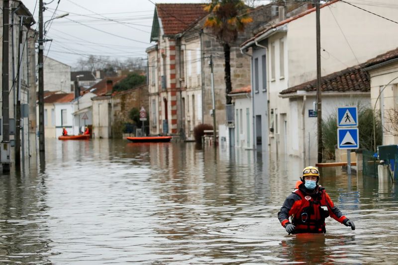 Southwest France hit by heavy floods, Paris area on flood alert - Metro US