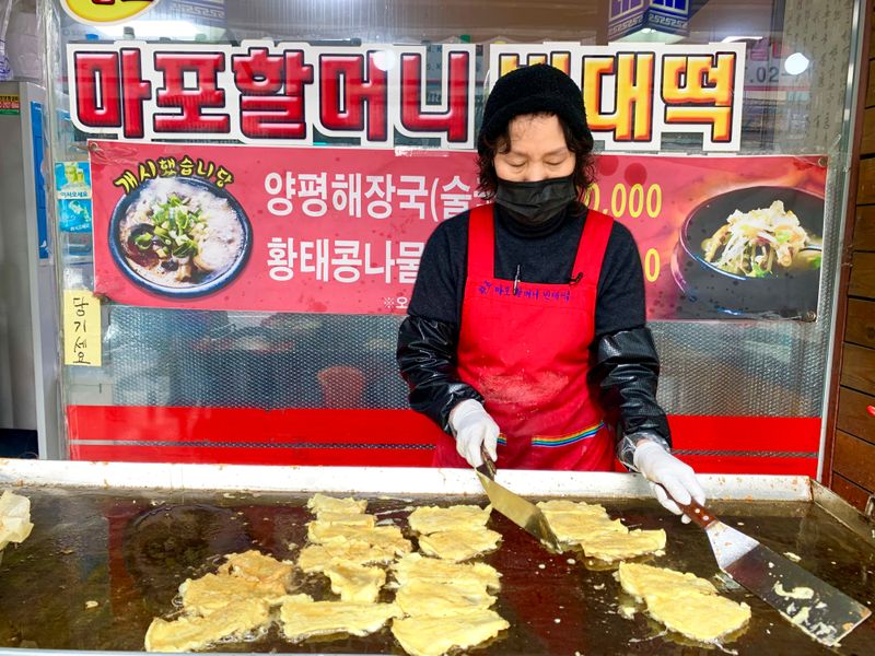 Lee Soon-ai makes pancakes for the Lunar New Year holidays,