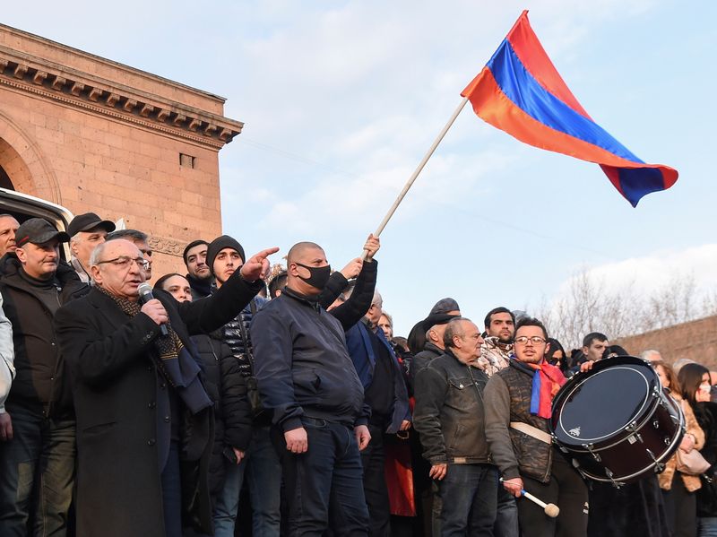 Armenian opposition leader Vazgen Manukyan delivers a speech during a