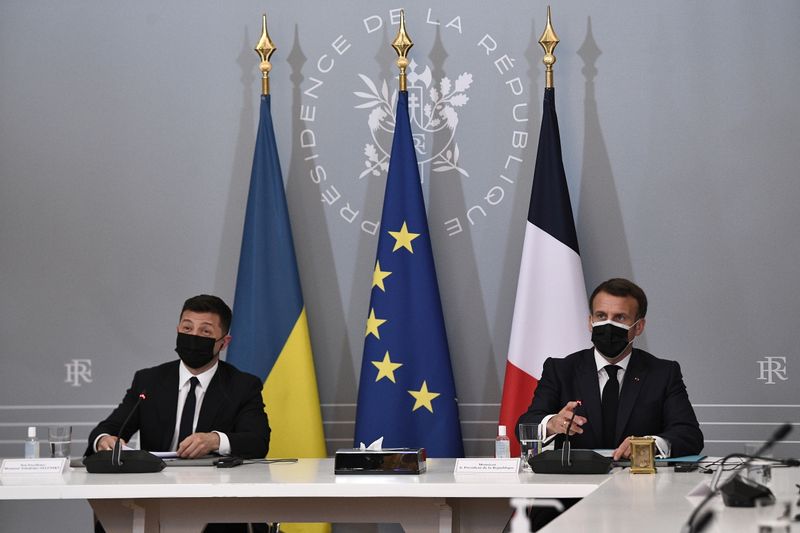 French President Emmanuel Macron and Ukrainian President Volodymyr Zelenskiy hold