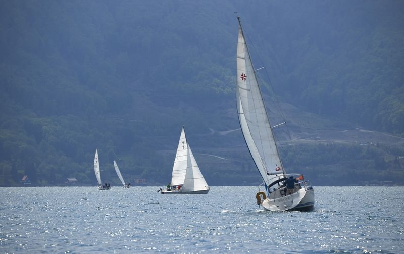 Boats line up on Leman Lake to reveal the invisible