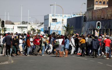 FILE PHOTO: Violence spreads to South Africa’s economic hub in