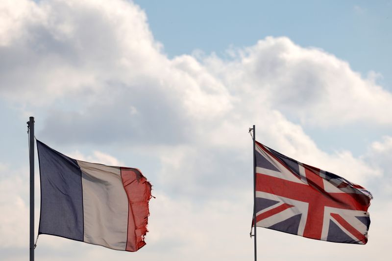 French flag and British national flag in Violaines