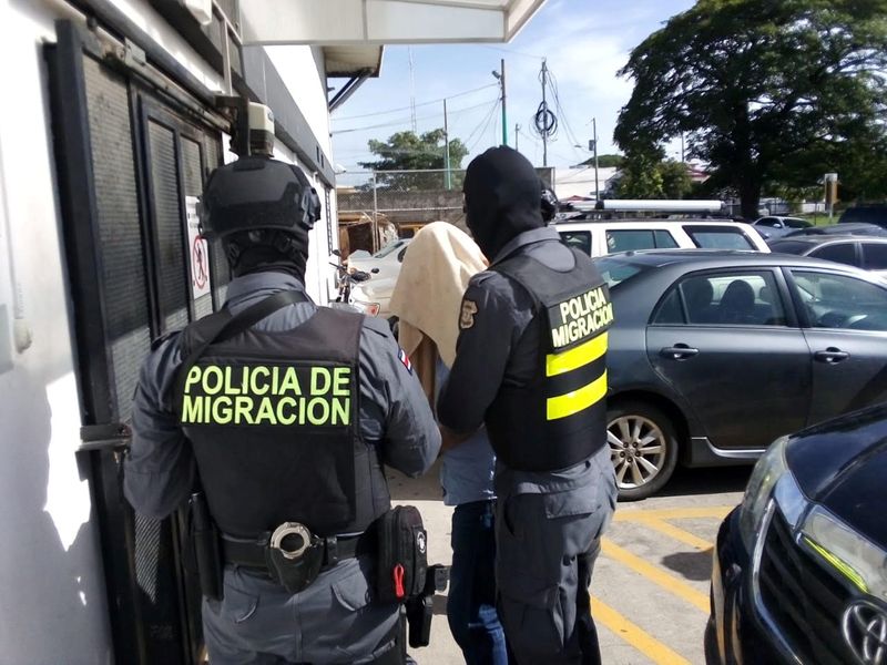 Migration police detain a person suspected of belonging to an