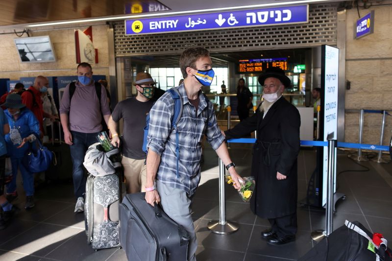 FILE PHOTO: Israel reopens borders to small groups of tourists
