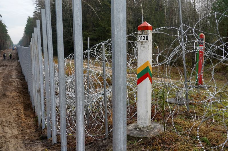 Lithuania builds four-meter-high fence on Belarusian border