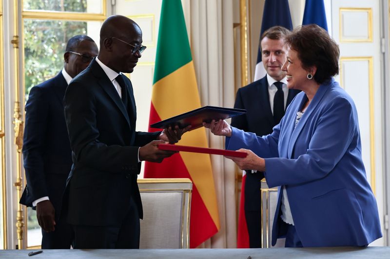 Signing of an agreement between France and Benin about the