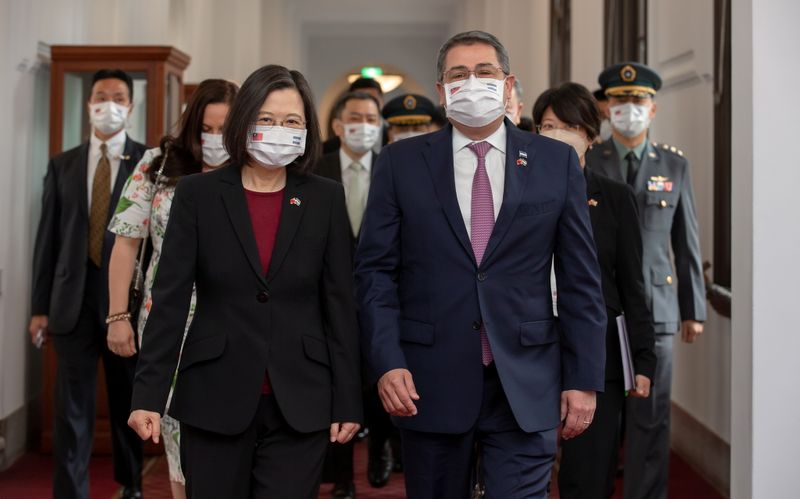 Honduran President Juan Orlando Hernandez visits Taiwan