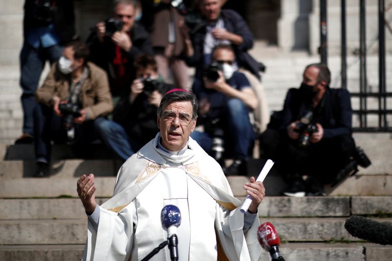 Paris’ archbishop blesses the capital as part of Easter ceremonies
