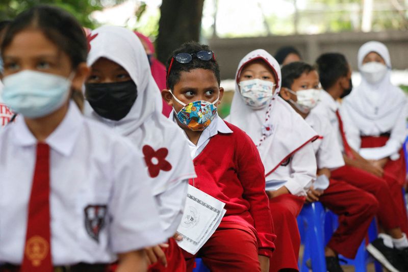 Vaccination program for children aged 6-11 years in Jakarta.