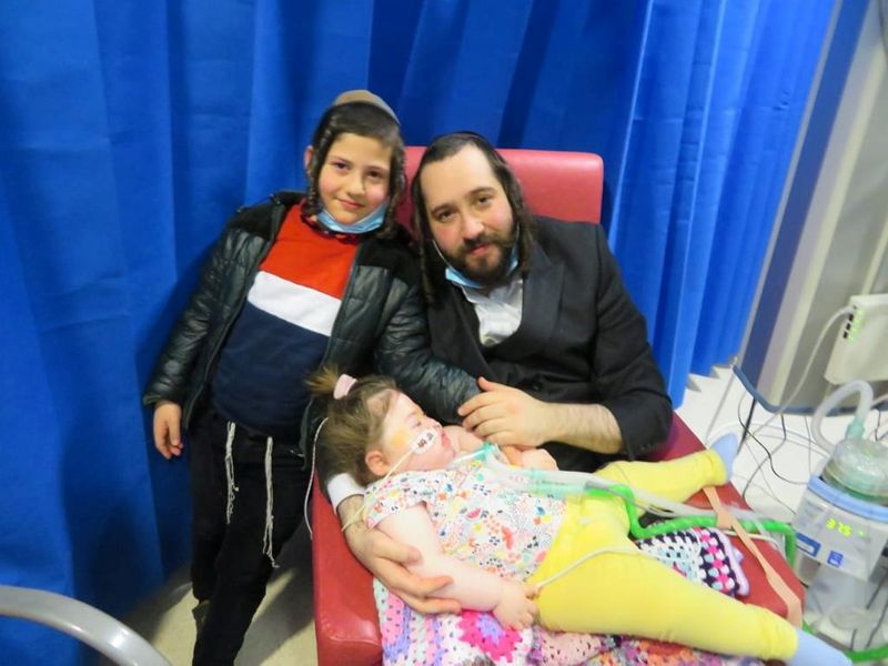 Alta is seen with her brother Tzvi and father Abraham,