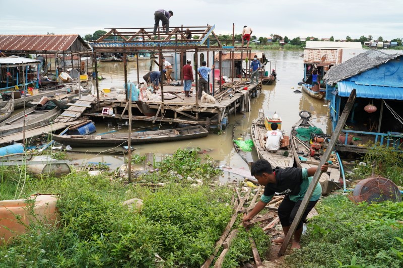 Residents demolish their floating houses on the Tonle Sap river