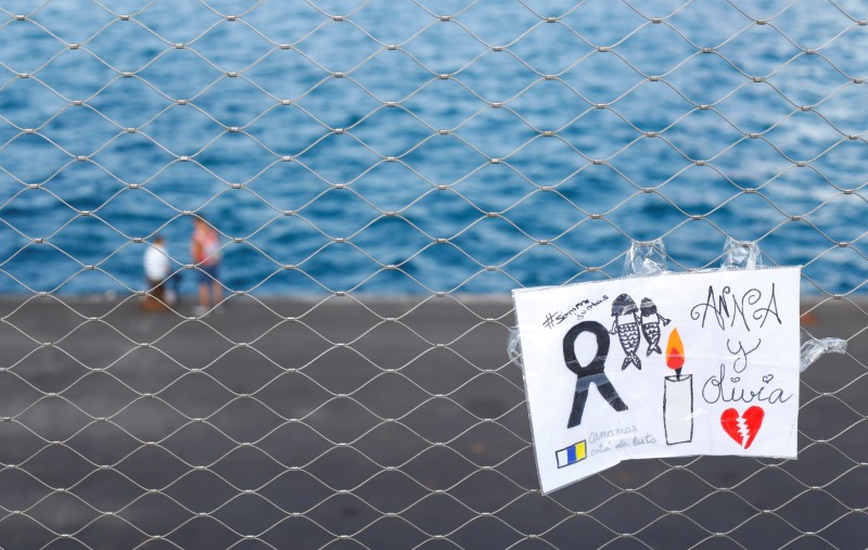 A sign placed on a fence in memory of the