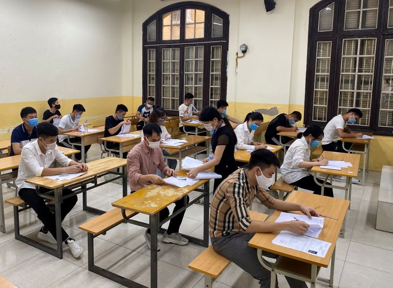 Vietnam’s high scool students exam duringthe COVID-19 outbreak
