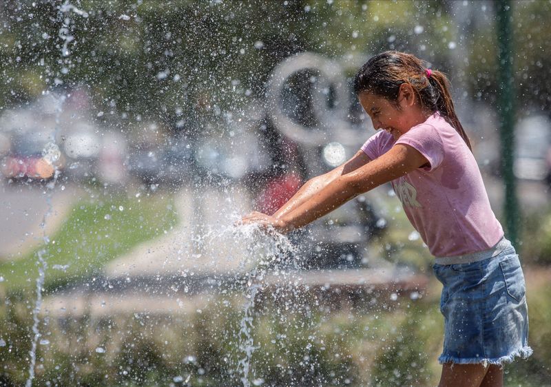Argentina swelters in record-breaking heat wave