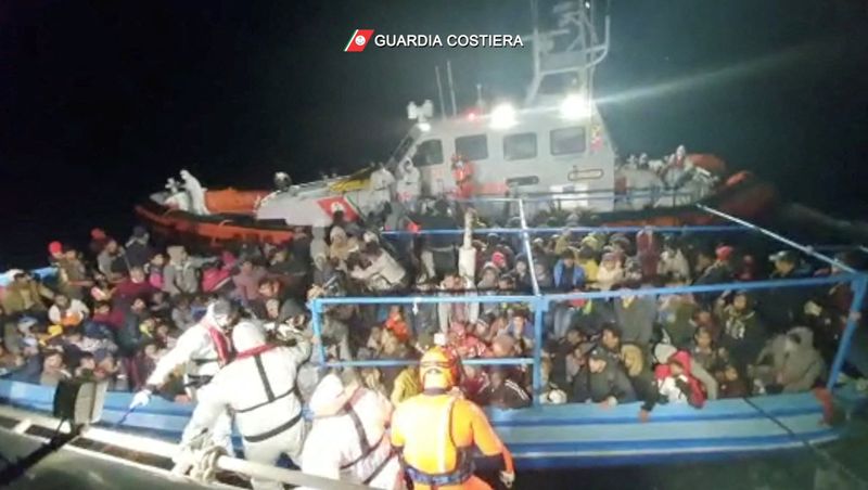 Italian coastguard rescue more than 300 migrants from boat in