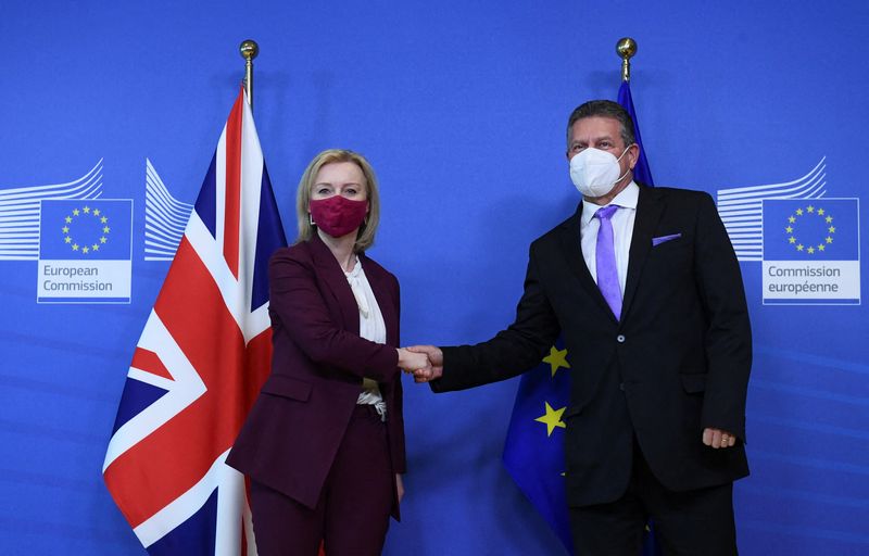 British foreign secretary Liz Truss and the EU commissioner Maros