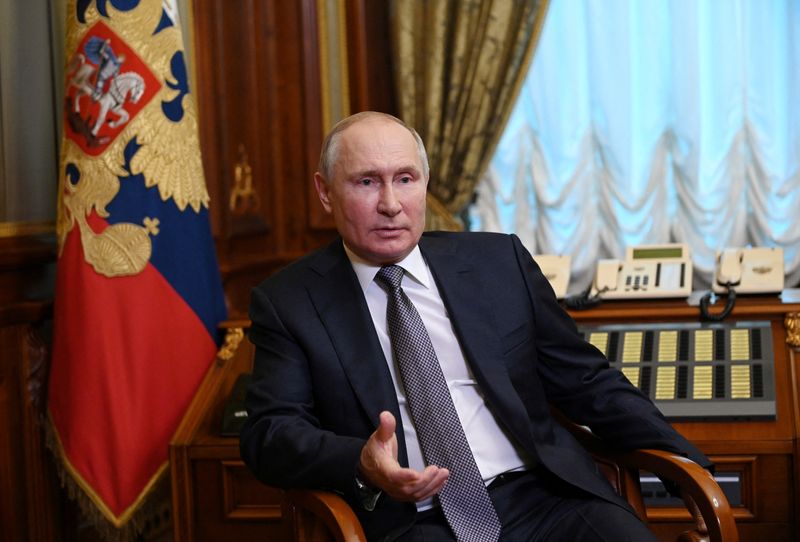 Russian President Putin answers questions about his article “On the