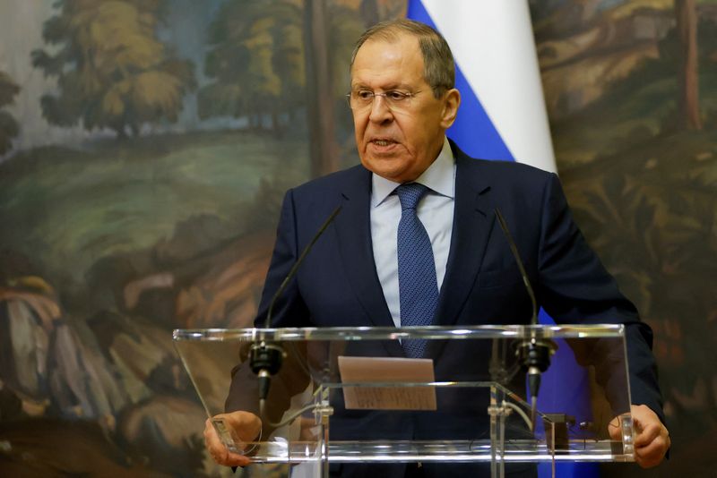 Russian FM Lavrov and his Greek counterpart Dendias attend a