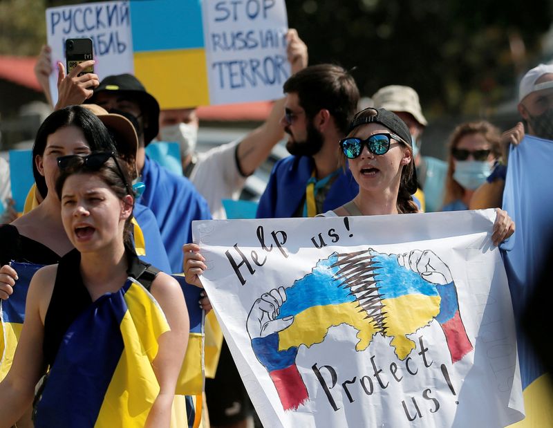 Ukrainian tourists in Sri Lanka protests against Russia’s military attacks