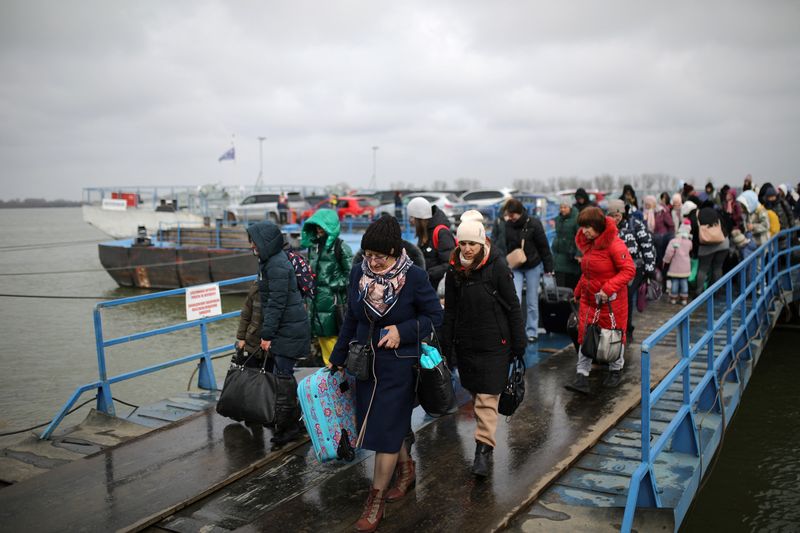 People flee from Ukraine to Romania at the border crossing