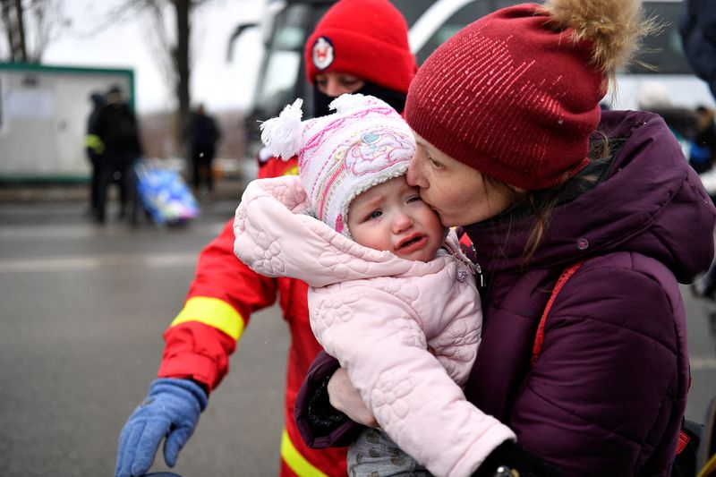 People fleeing Russia’s invasion of Ukraine arrive at Siret border