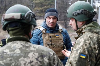 Mayor of Kyiv Vitali Klitschko visits a checkpoint of the