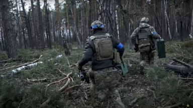 Ukrainian soldiers in combat amid Russia’s invasion in Moshchun, Kyiv