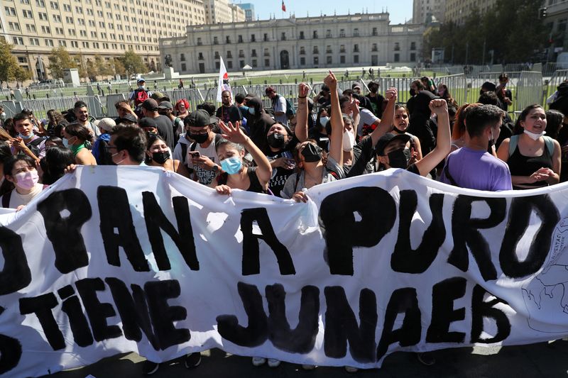 Protest march demanding to increase scholarships, in Santiago