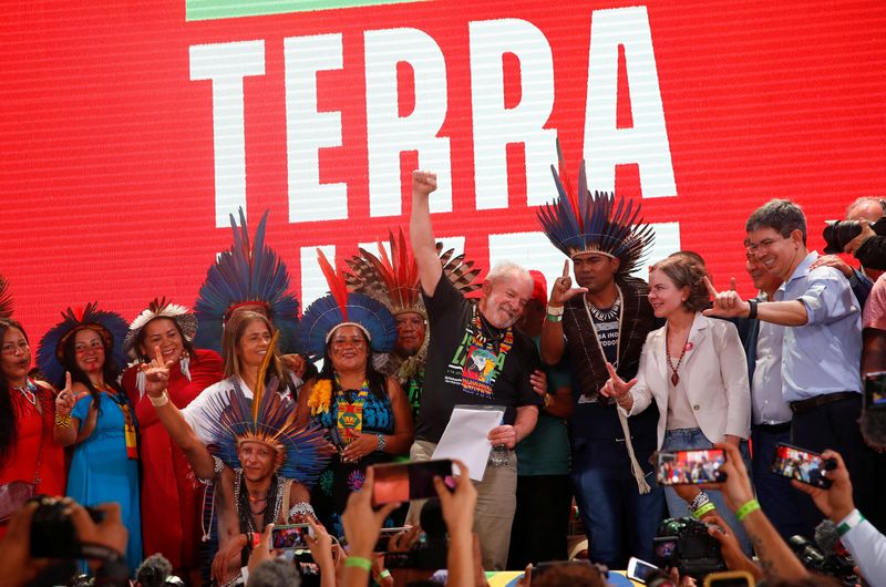 Brazil’s former President Lula joins the indigenous people Free Land