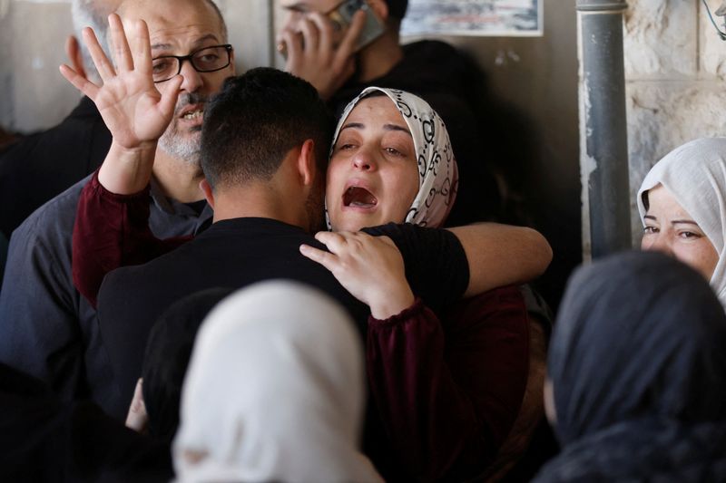 Israeli forces kill Palestinian during a raid in Nablus