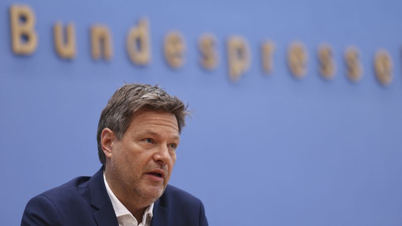 German Economy and Climate Change Minister Habeck at news conference