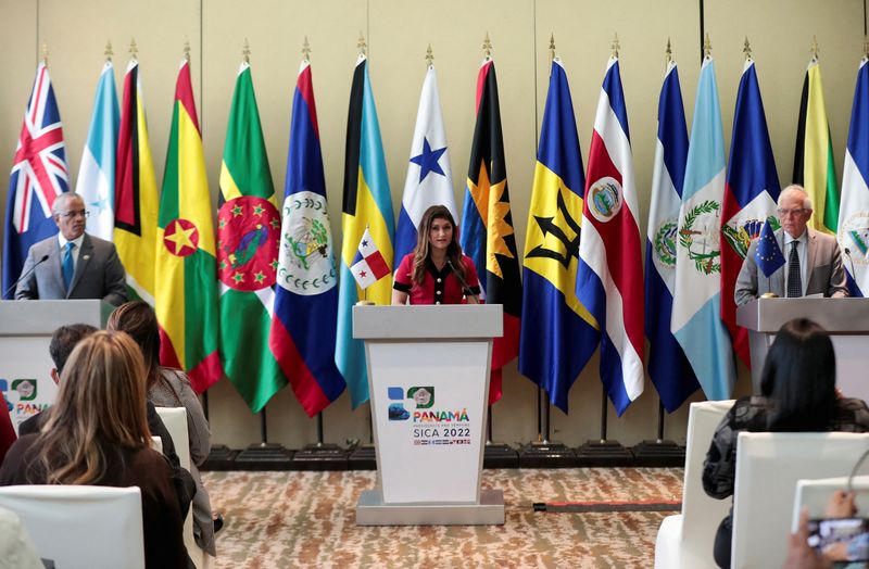 Panama’s Foreign Minister Mouynes speaks next to Belice’s Foreign Minister