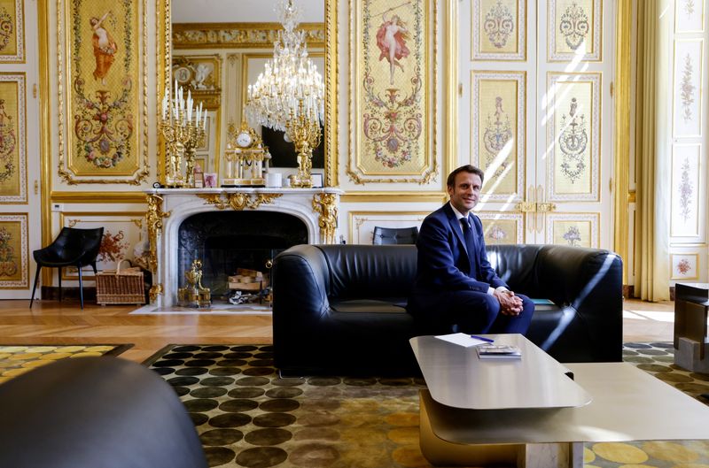French President Macron and Moldovan President Sandu meet in Paris