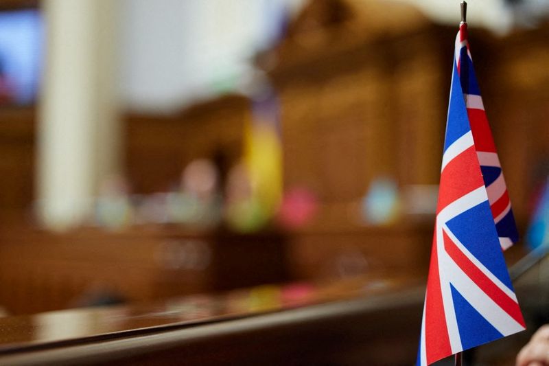 Ukraine’s President Zelenskiy and British PM Johnson address a session